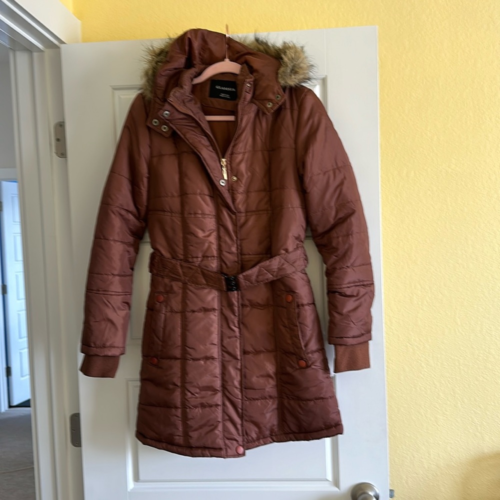 Winter coat with belt faux fur on hood.